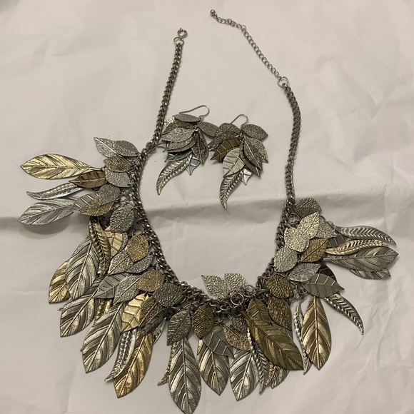 Tri Color Leaf Necklace & Earrings Set - Picture 6 of 8